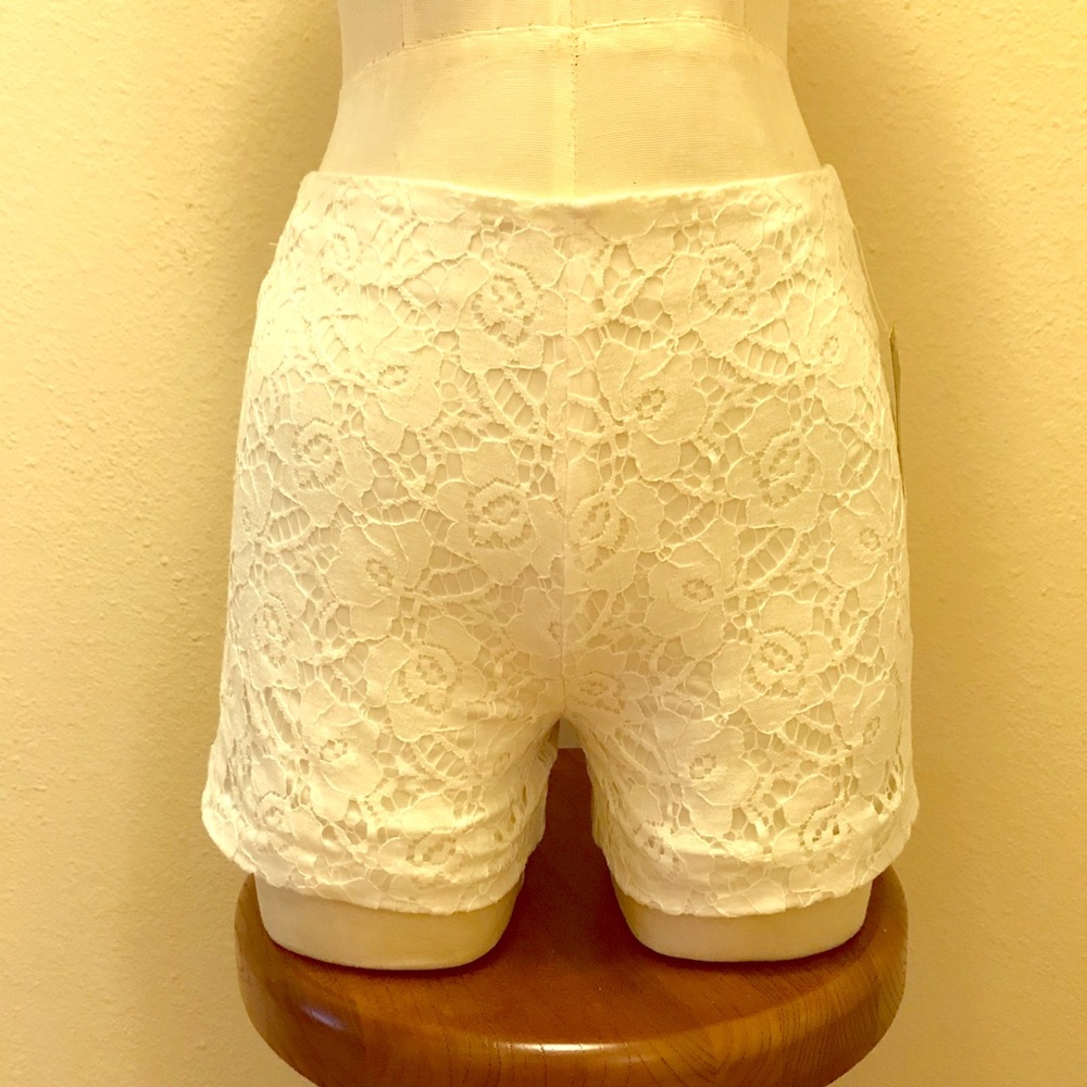 New Flirty Feminine White Lace Shorts